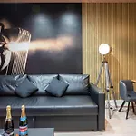Appartamento Hollywood Night-jacuzzi & Private Movie Theater
