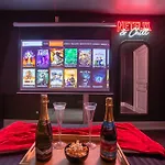 Hollywood Night-jacuzzi & Private Movie Theater