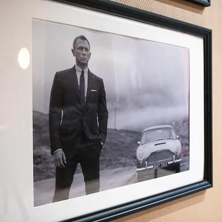 Hollywood Night-jacuzzi & Private Movie Theater