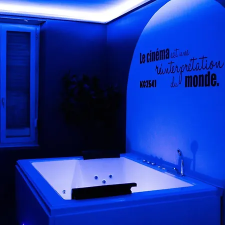 Hollywood Night-jacuzzi & Private Movie Theater Appartamento *