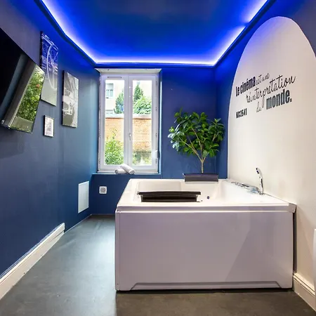 Hollywood Night-jacuzzi & Private Movie Theater