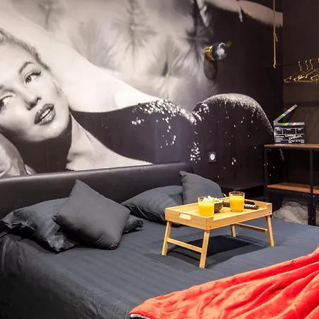 Hollywood Night-jacuzzi & Private Movie Theater 아파트 *