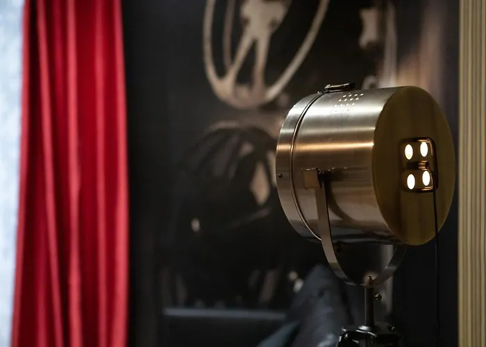 Hollywood Night-jacuzzi & Private Movie Theater * Мюлуз