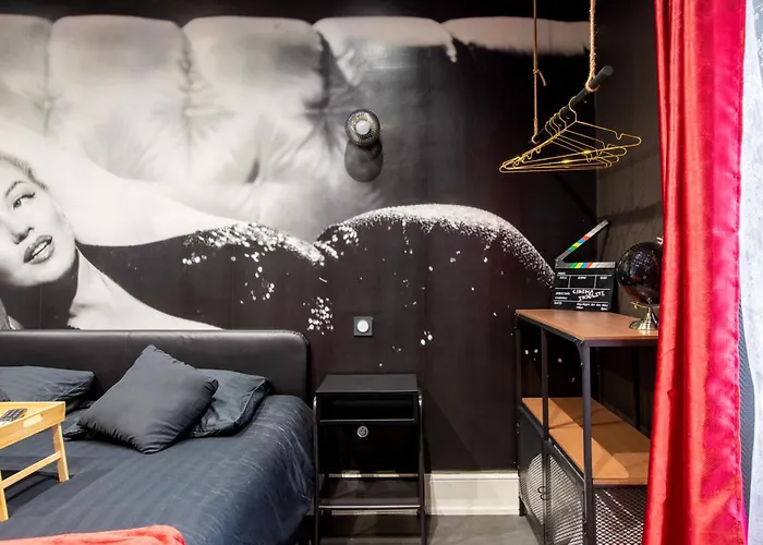 Hollywood Night-jacuzzi & Private Movie Theater Мюлуз