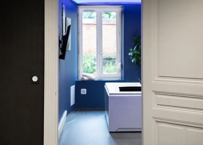 Hollywood Night-jacuzzi & Private Movie Theater Апартаменты